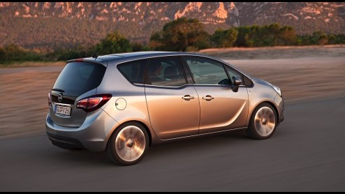Kleine update voor Opel Meriva voor 2014 met nieuwe motoren, verse grille, andere achterlichten en gebruiksvriendelijke infotainment.